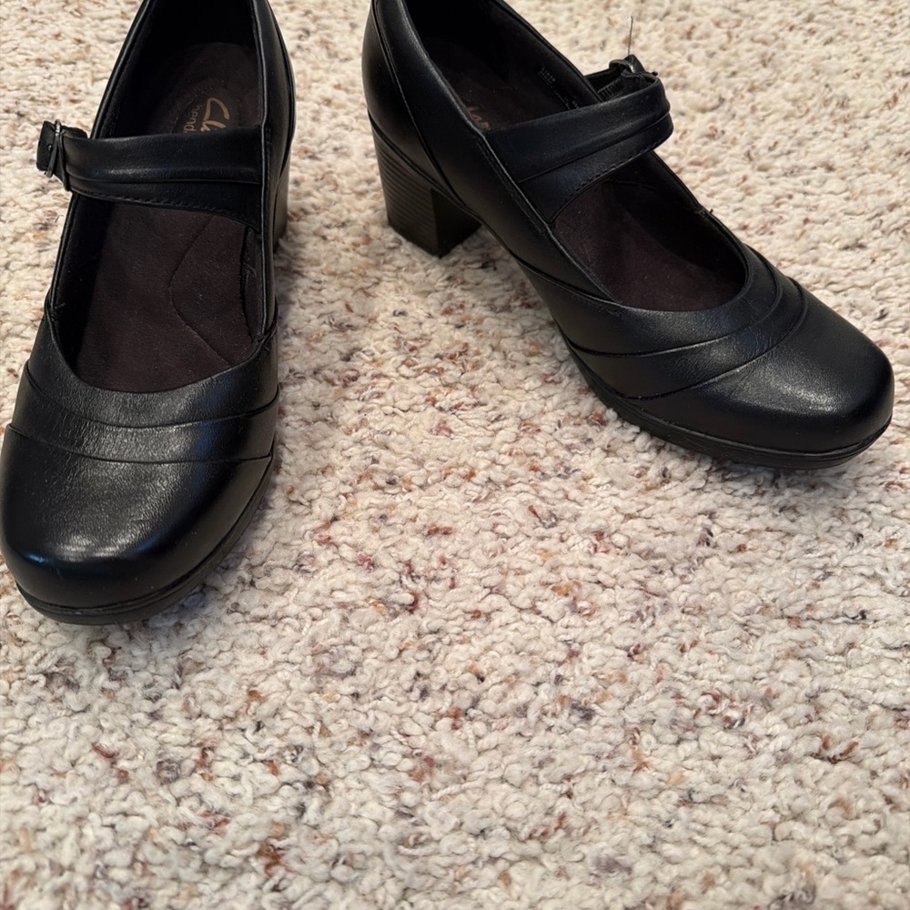 Barely Worn Clarks Women’s Black Leather Mary Jane’s With 2.5” Block Heels